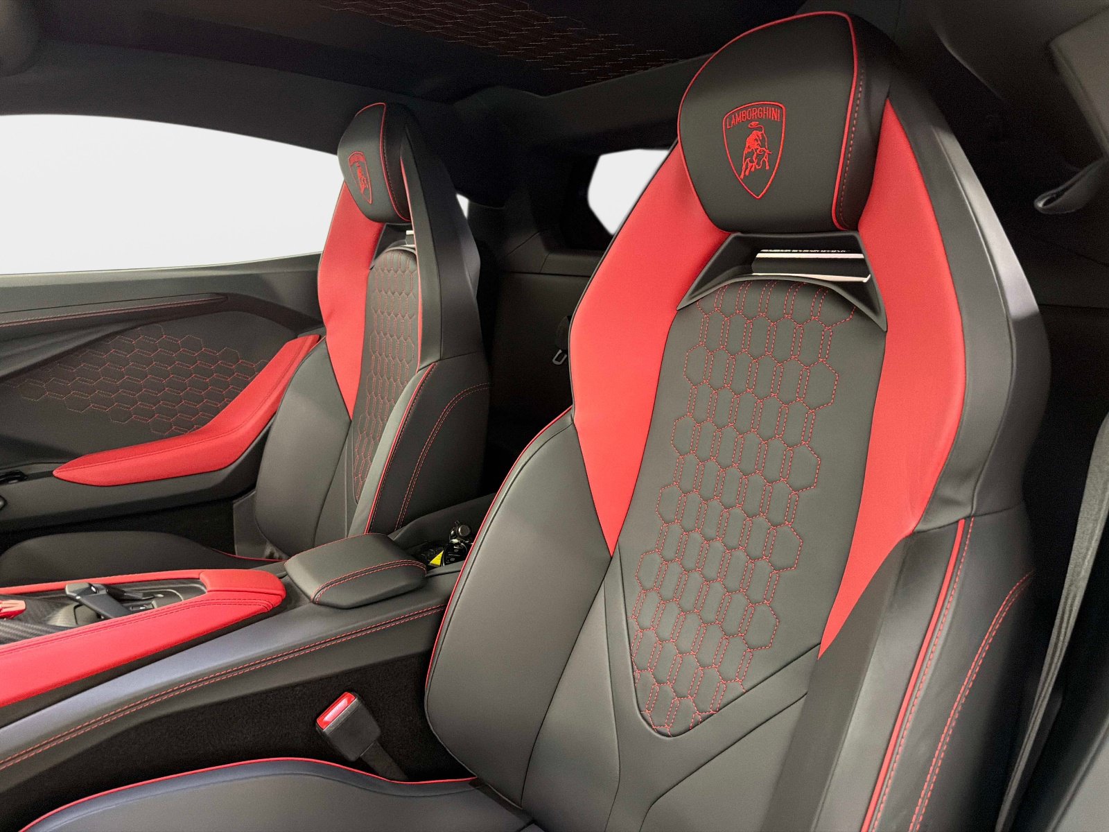 Used 2024 Lamborghini Revuelto AWD/4WD image 31