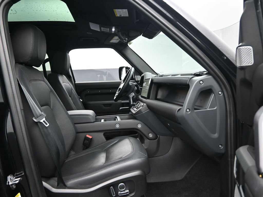 Used 2024 Land Rover Defender 130 X-Dynamic SE image 34