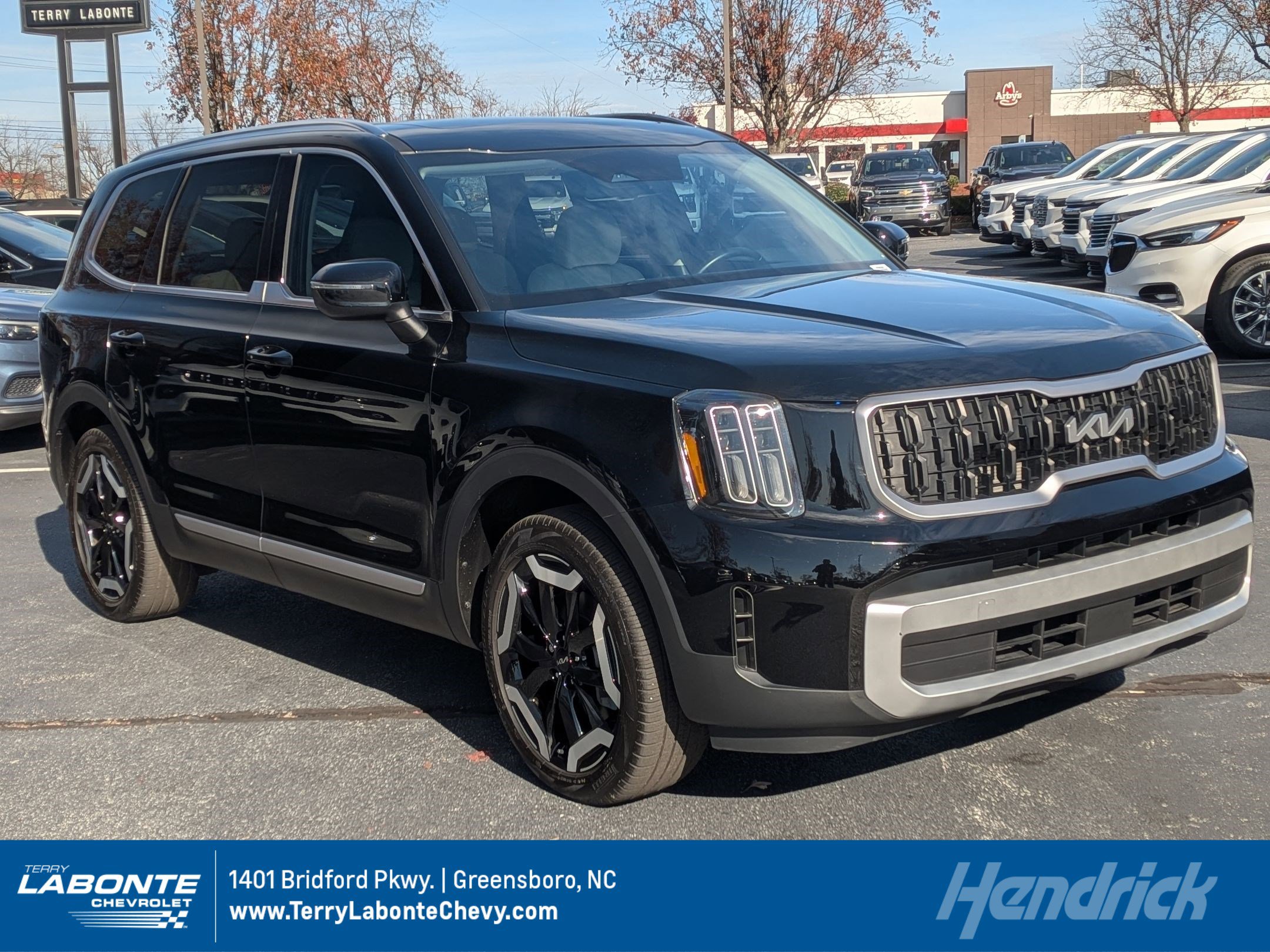 Used 2024 Kia Telluride EX w/ EX Captain's Chair Package