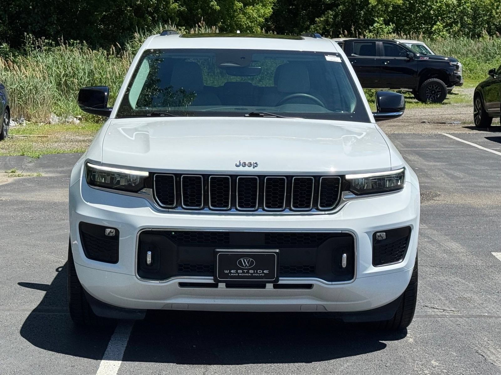 Used 2023 Jeep Grand Cherokee Overland AWD/4WD image 12