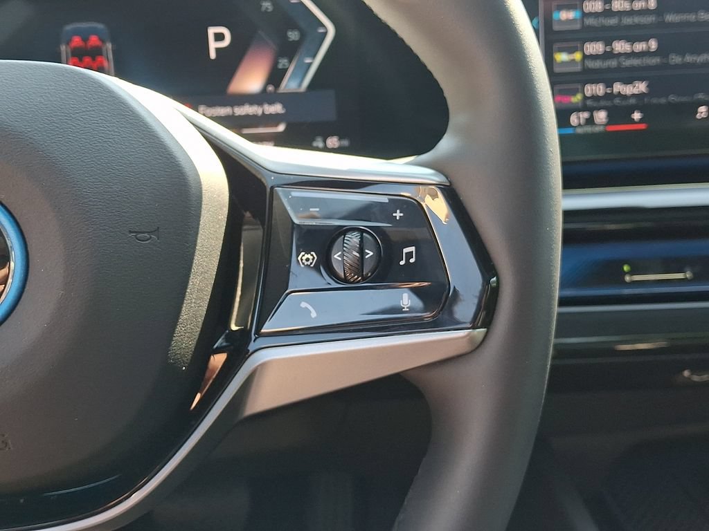 Used 2025 BMW i5 eDrive40i RWD image 23