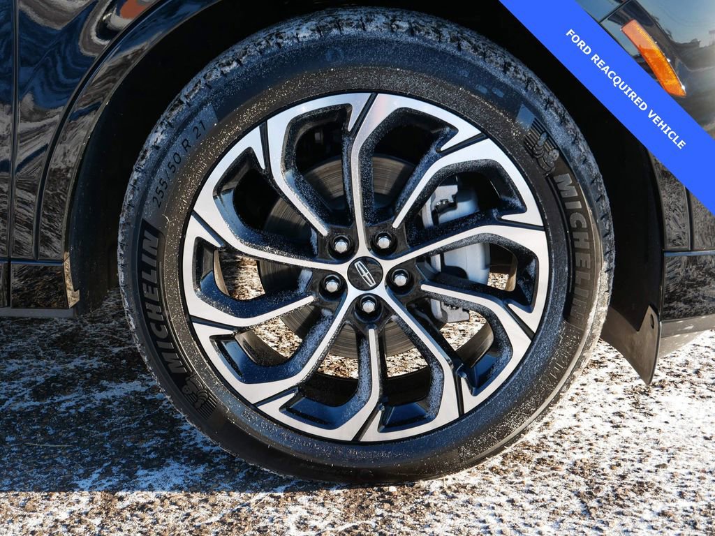 Used 2025 Lincoln Nautilus Reserve image 7