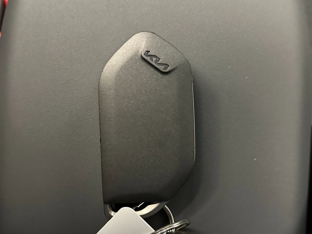 Used 2025 Kia K4 LXS image 17