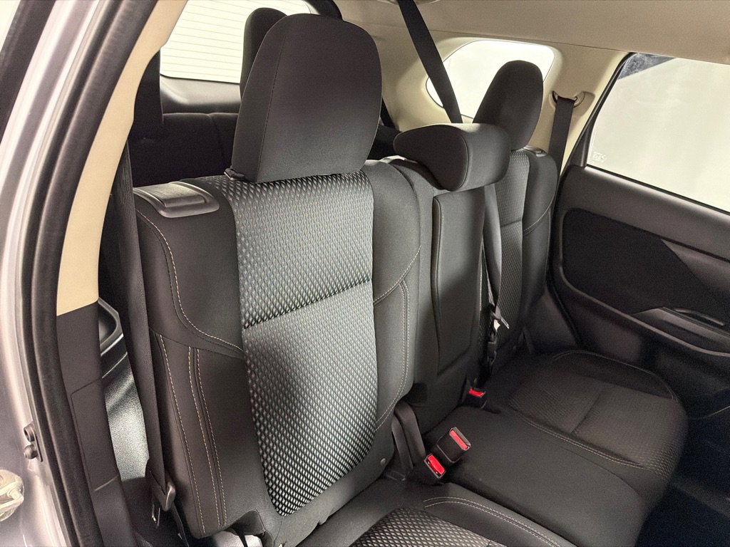 Used 2020 Mitsubishi Outlander ES FWD image 24