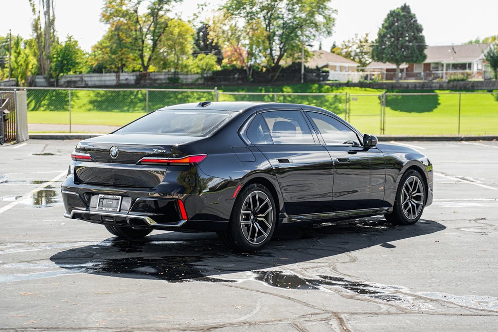 Used 2023 BMW 740i image 5