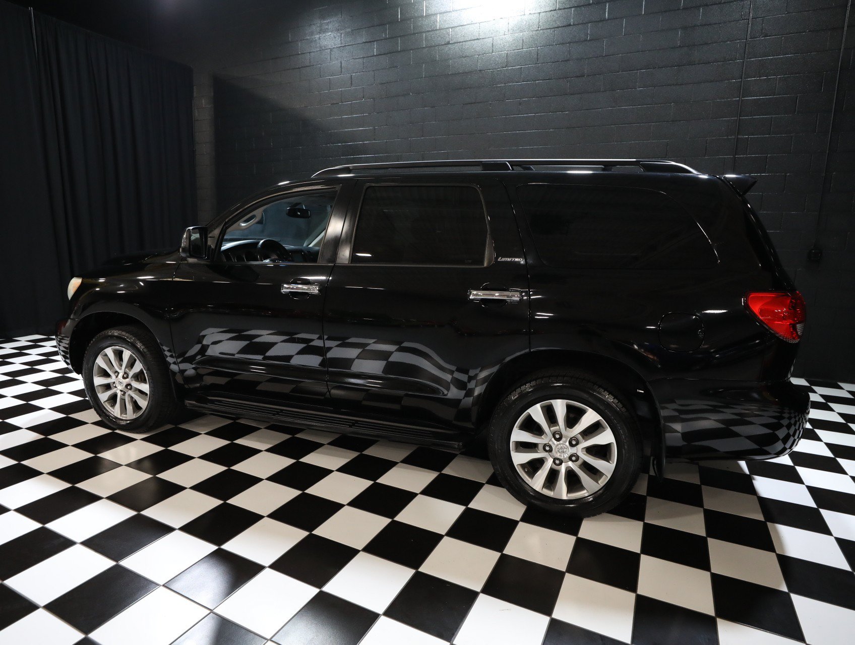 Used 2016 Toyota Sequoia Limited AWD/4WD image 25