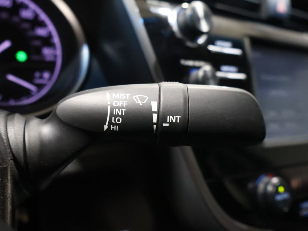 Used 2018 Toyota Camry SE image 32