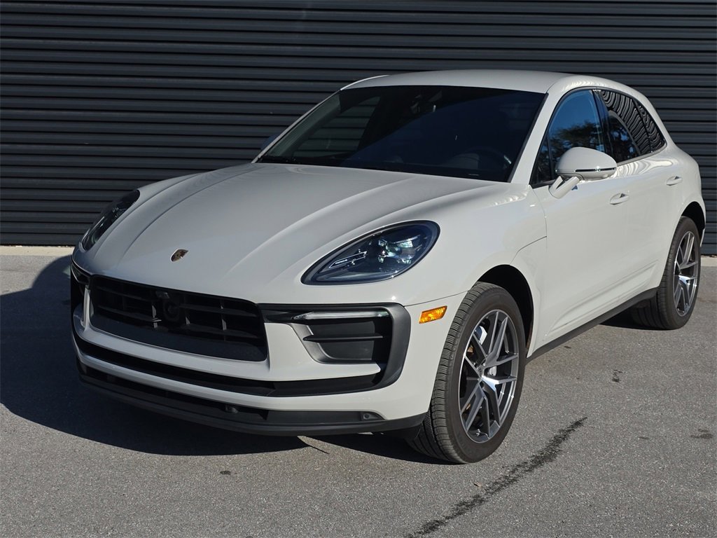 Certified 2022 Porsche Macan image 1