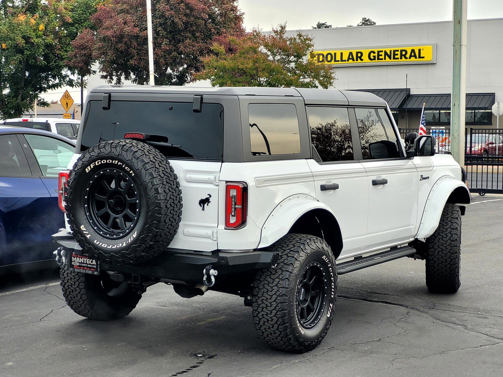 Used 2023 Ford Bronco Wildtrak image 4