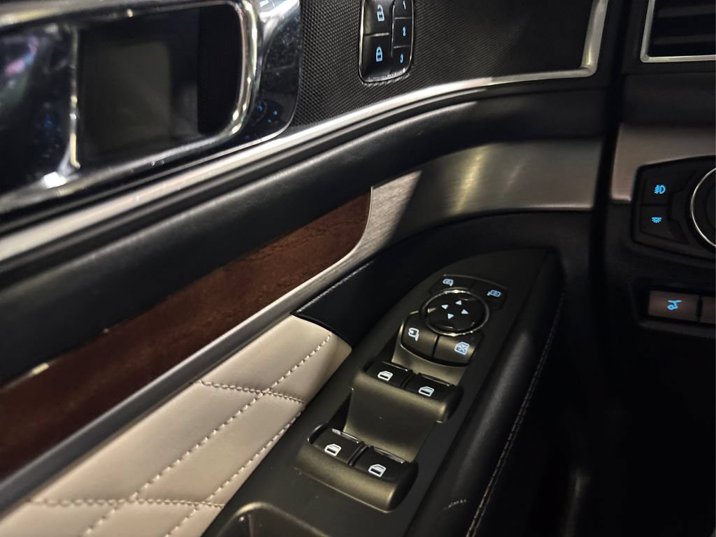 Used 2017 Ford Explorer Platinum AWD/4WD image 37