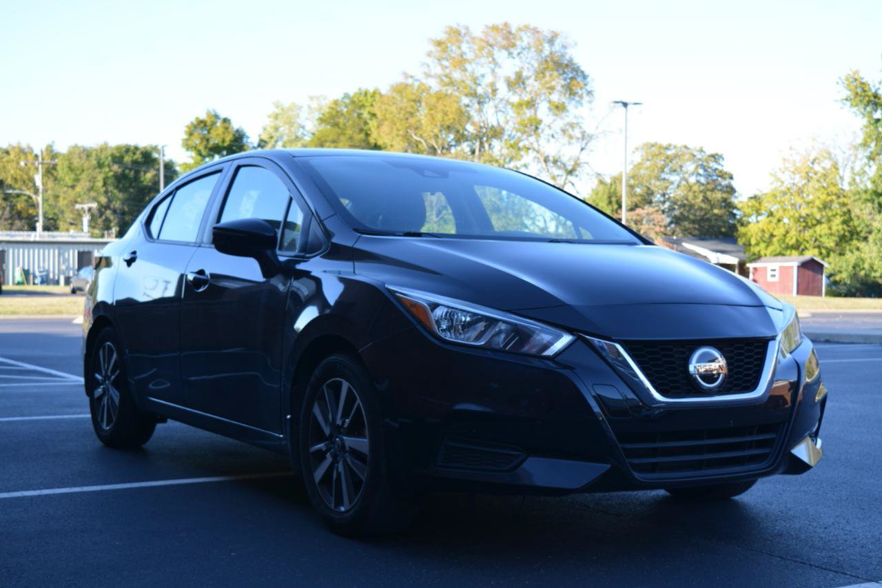 Used 2021 Nissan Versa SV FWD image 3