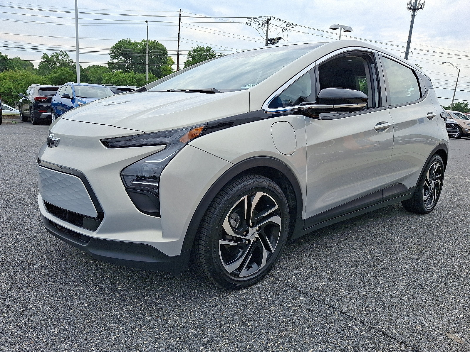 Certified 2023 Chevrolet Bolt LT w/ Infotainment Package FWD image 3