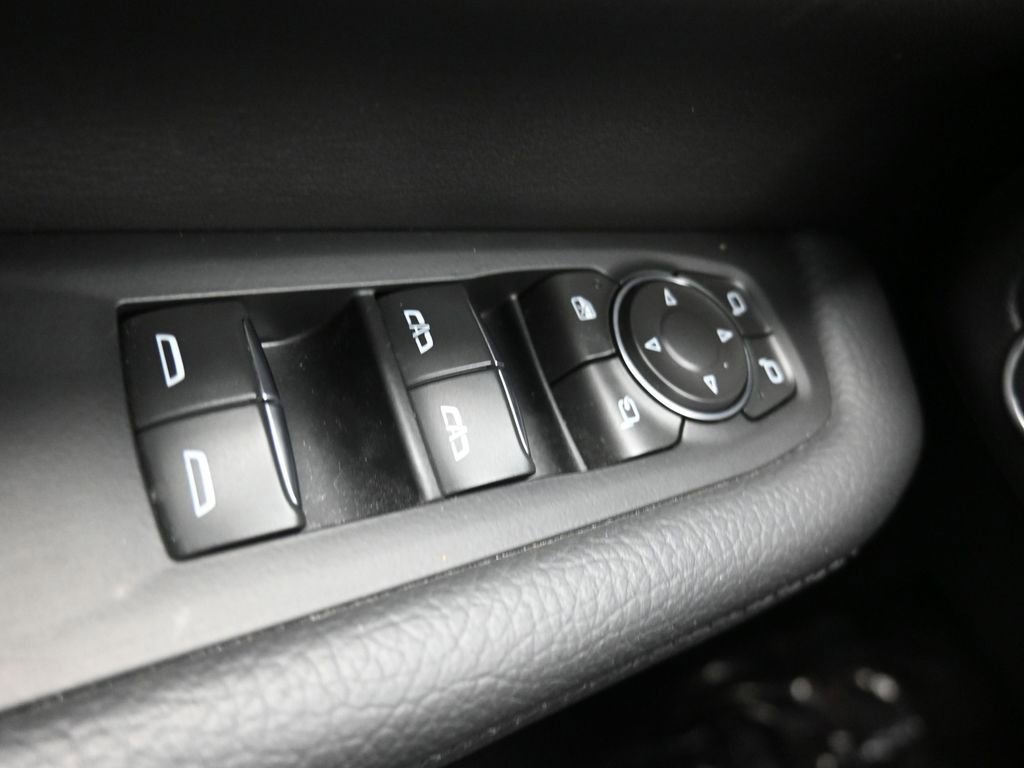 Used 2025 GMC Yukon XL Denali image 27