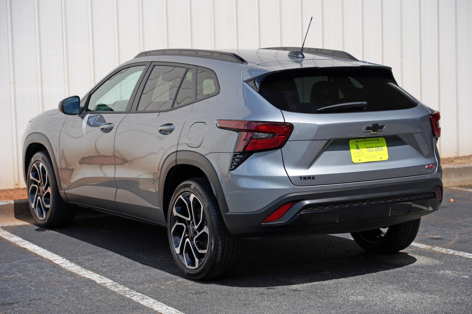Used 2025 Chevrolet Trax RS FWD image 42