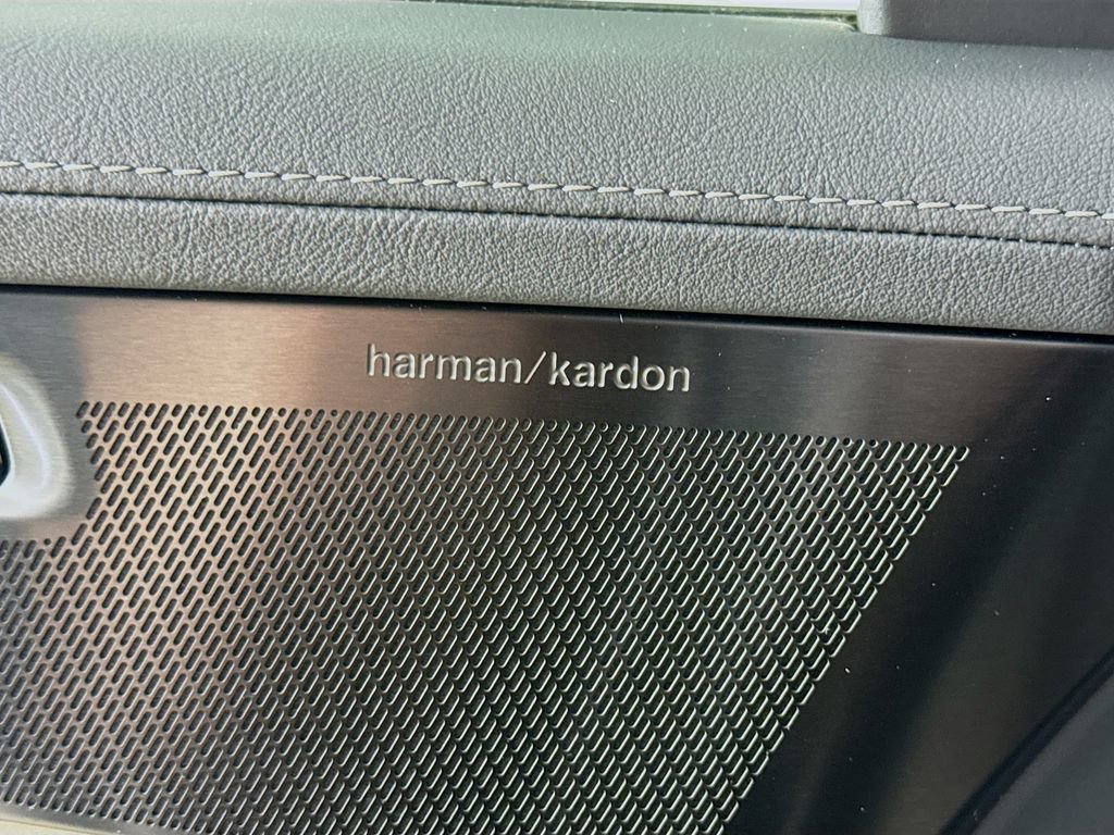 New 2026 Volvo XC90 T8 Plus w/ Protection Package Premier image 19