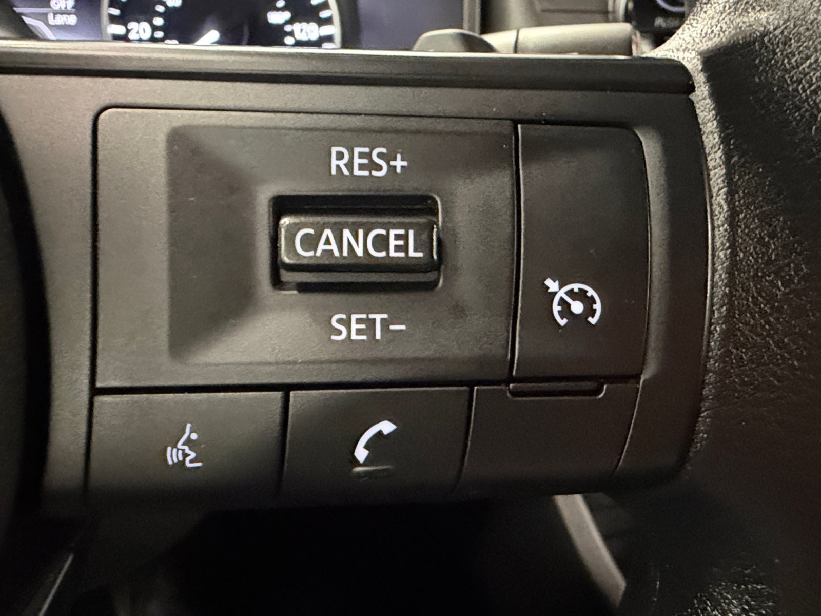 Used 2024 Nissan Rogue S FWD image 32
