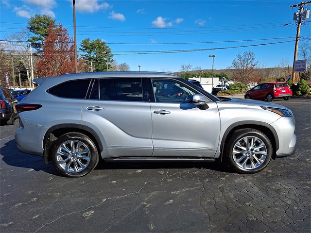 Used 2024 Toyota Highlander Limited image 7