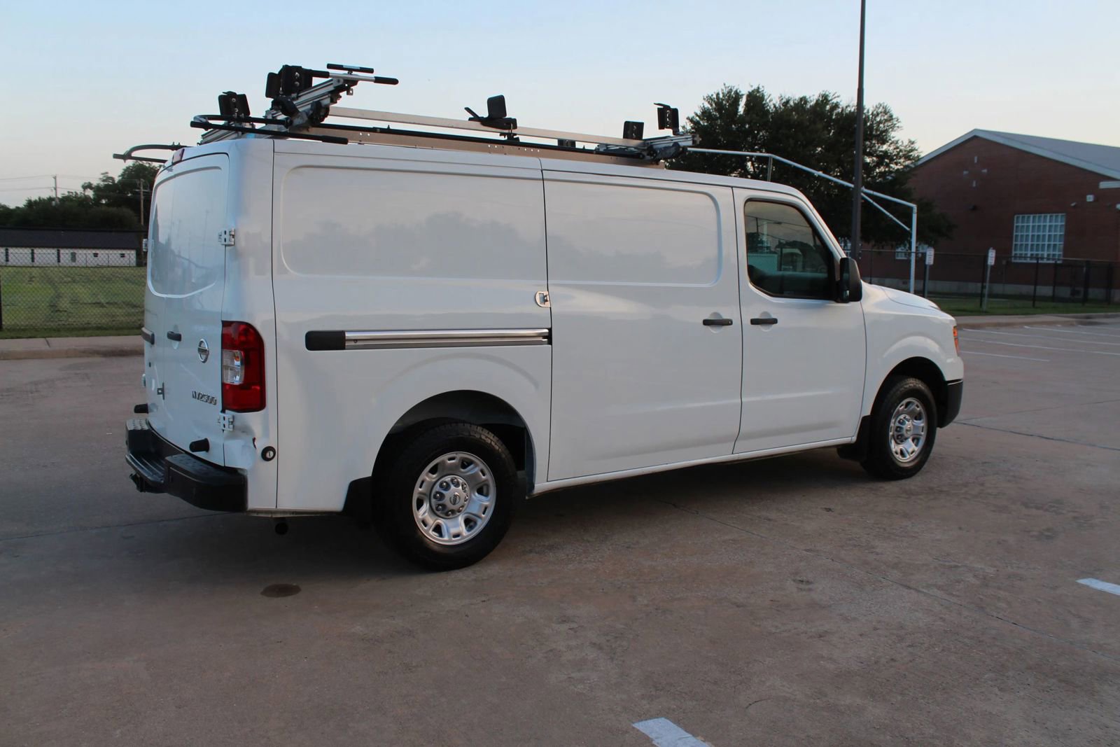 Used 2021 Nissan NV 2500 SV image 8