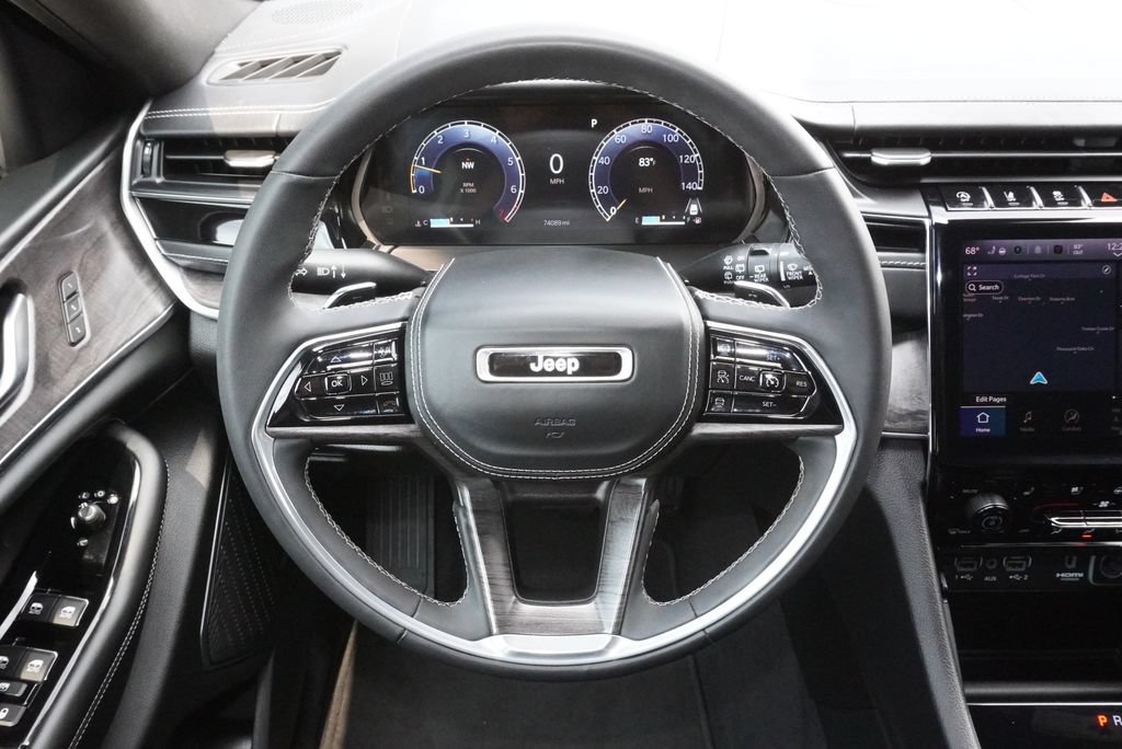 Used 2023 Jeep Grand Cherokee Overland RWD image 19