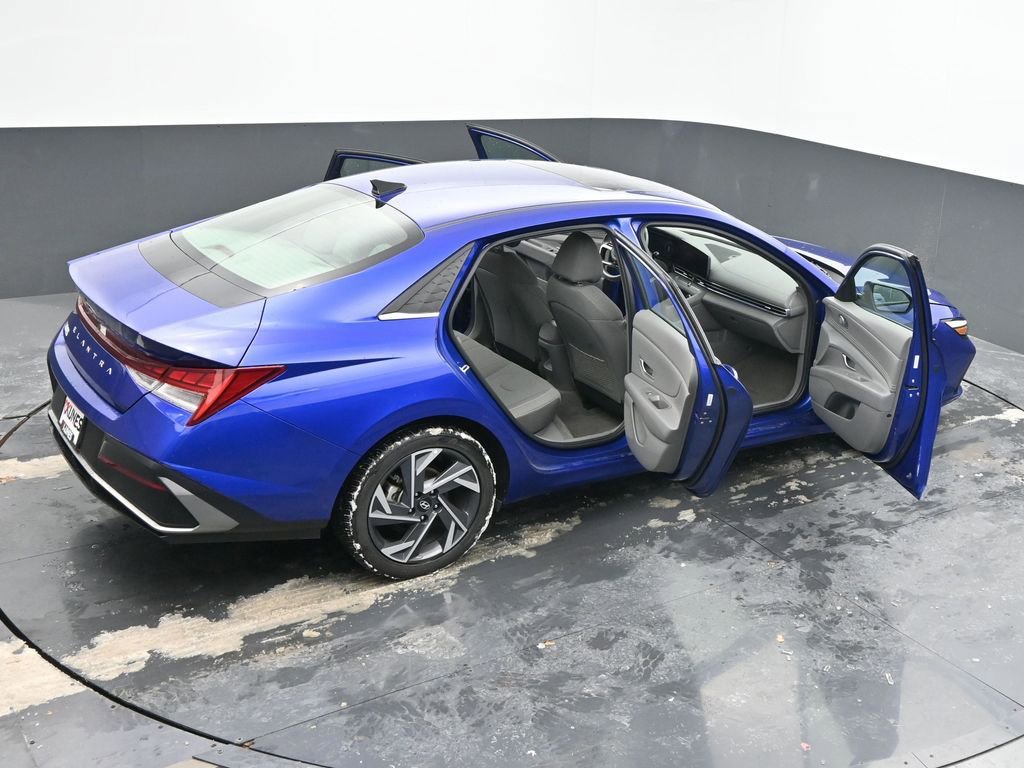 Used 2025 Hyundai Elantra SEL image 86