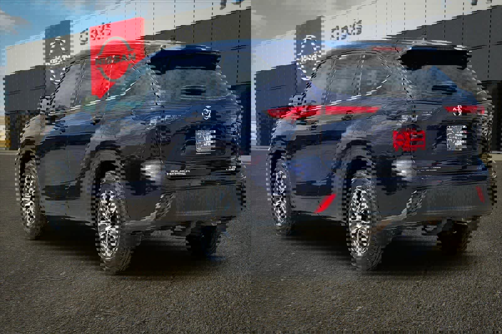 Used 2020 Toyota Highlander XLE image 7