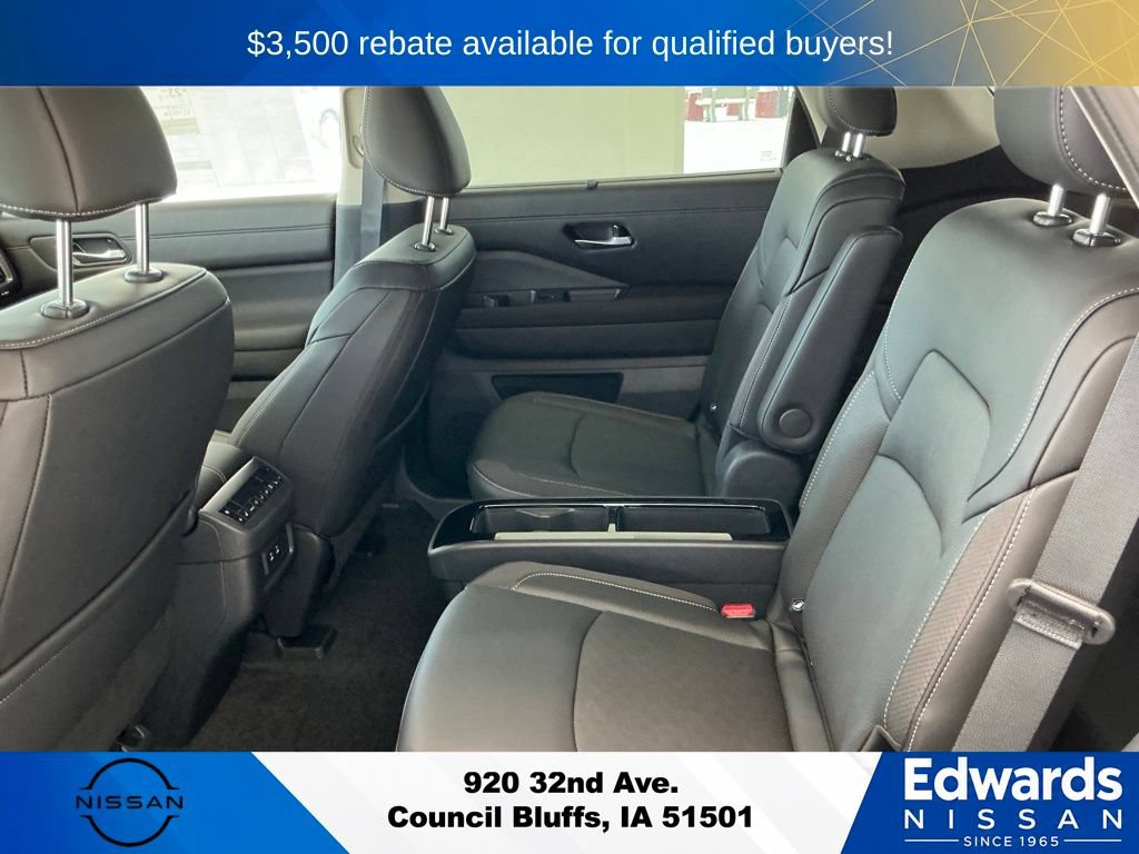 New 2026 Nissan Pathfinder SL w/ SL Premium Package AWD/4WD image 17
