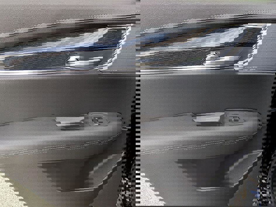 New 2026 Cadillac XT5 Premium Luxury w/ LPO, ONYX Package image 24