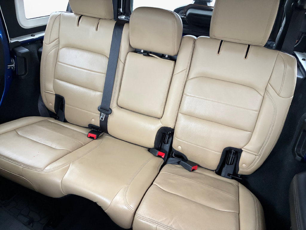 Used 2018 Jeep Wrangler Unlimited Sahara AWD/4WD image 21