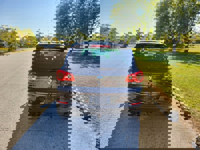 Used 2011 Volkswagen Tiguan SE image 8