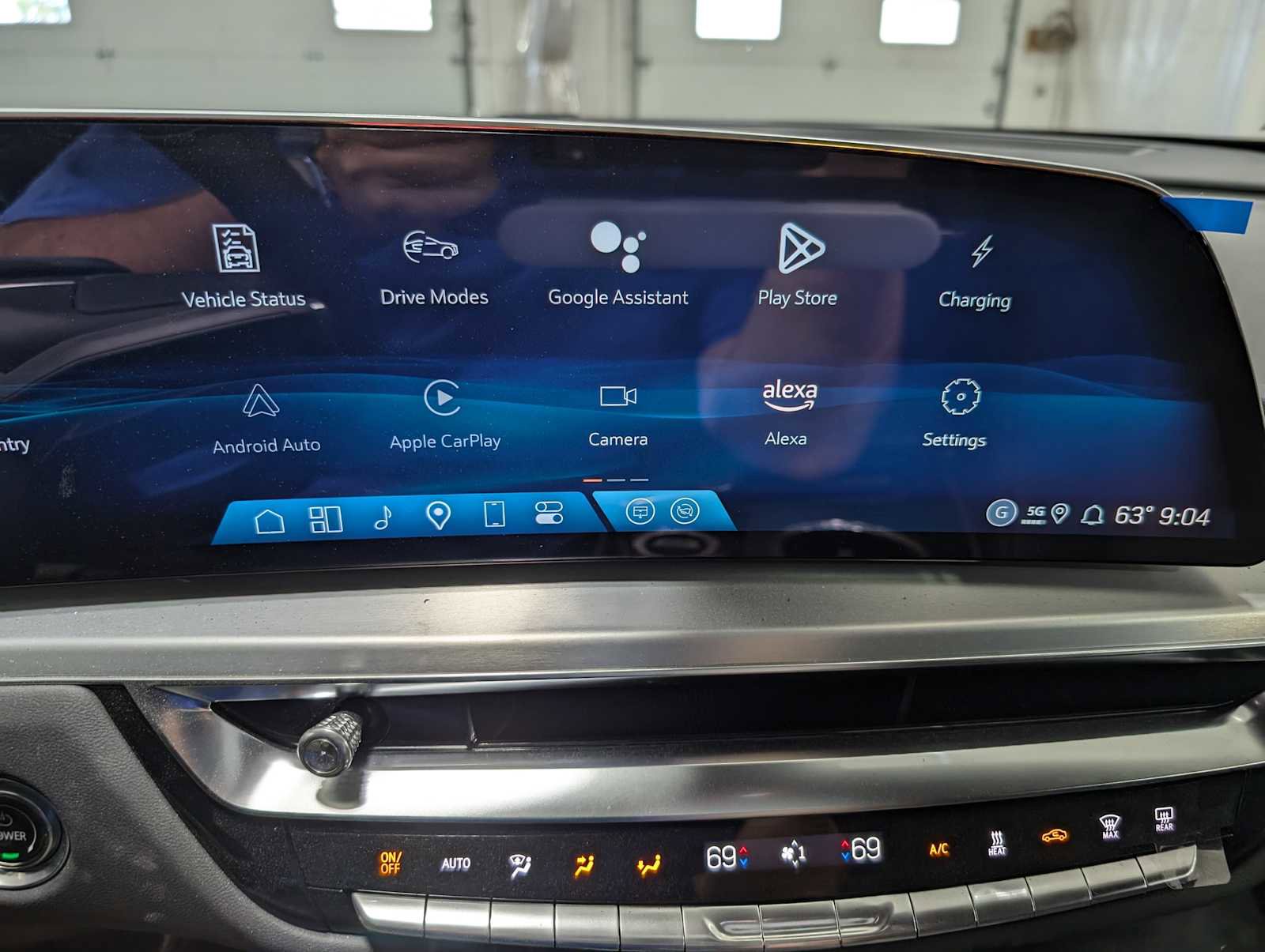 New 2025 Cadillac Lyriq Luxury image 23