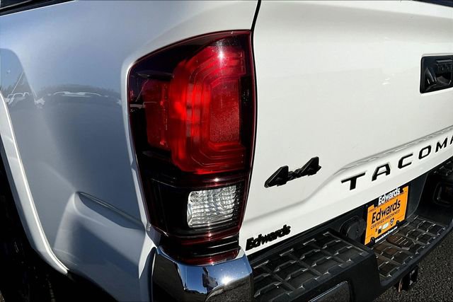 Used 2018 Toyota Tacoma SR5 AWD/4WD image 23