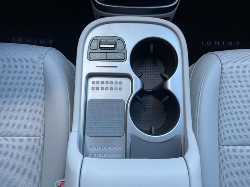 New 2026 Hyundai Ioniq 9 SEL w/ Tow & Go Package AWD/4WD image 32