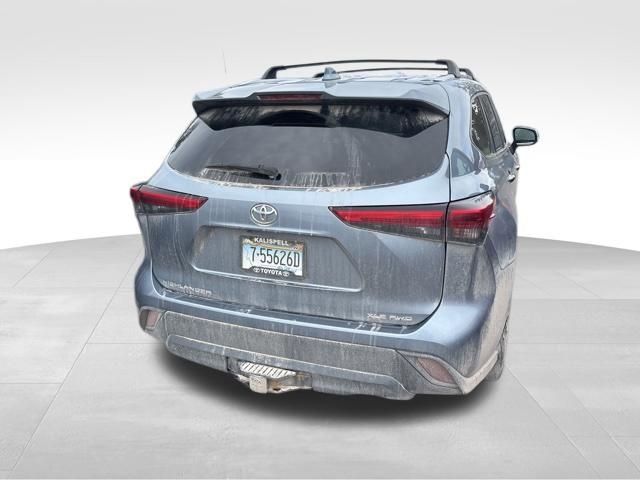 Used 2020 Toyota Highlander XLE AWD/4WD image 13