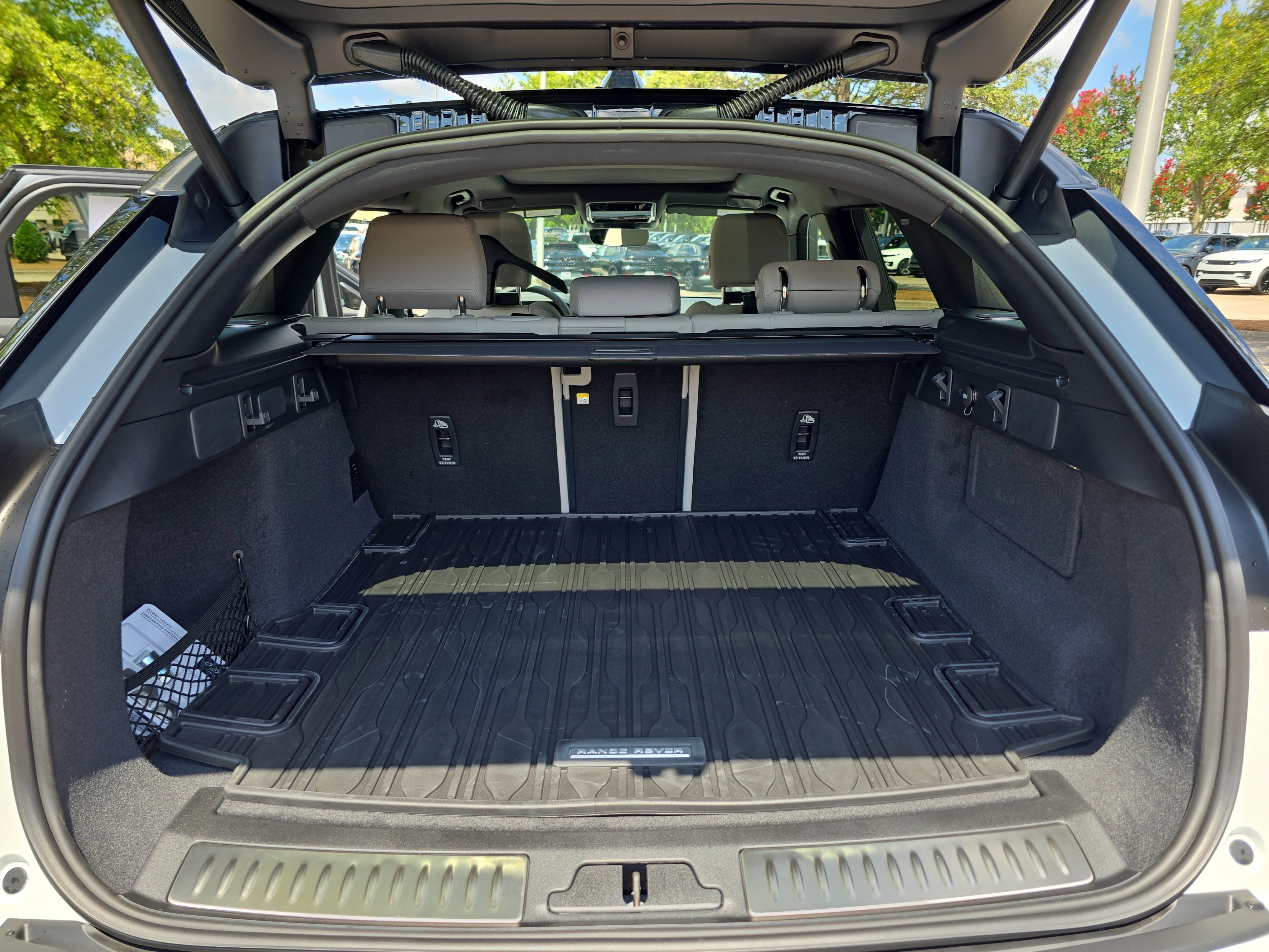 New 2026 Land Rover Range Rover Velar Dynamic SE image 12