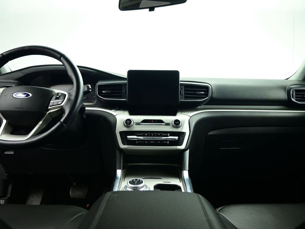 Used 2020 Ford Explorer XLT w/ Equipment Group 202A image 11