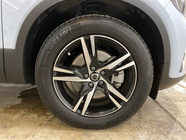 Used 2025 Volvo XC40 B5 Core AWD/4WD image 33