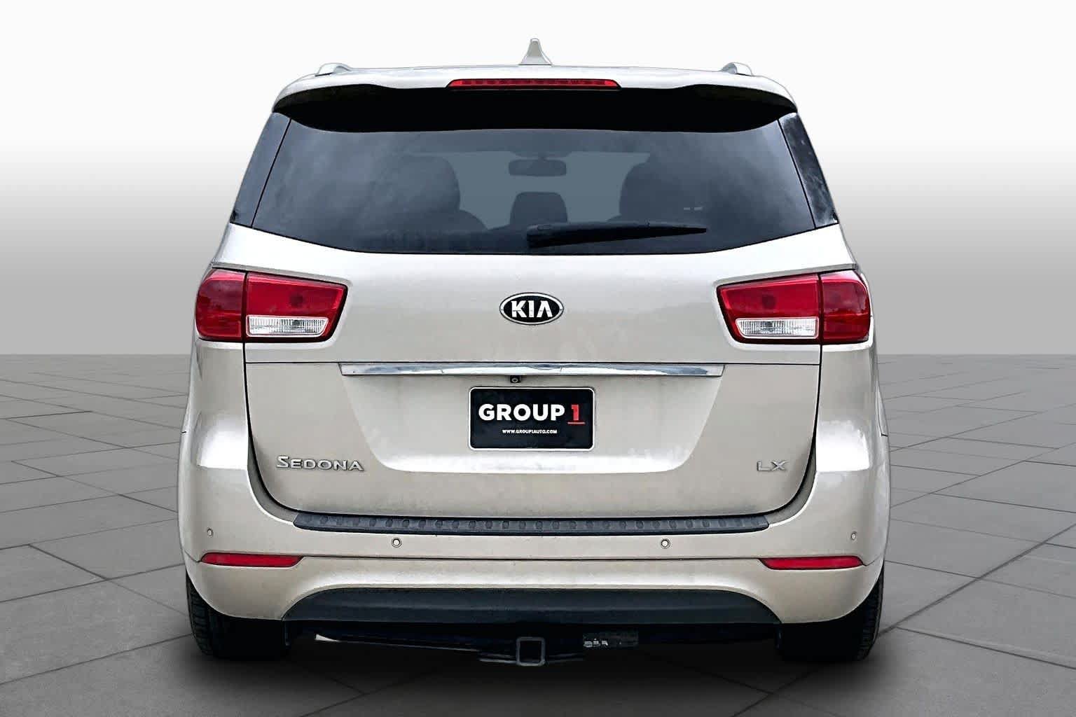 Used 2017 Kia Sedona LX w/ LX Essentials Premium Package FWD image 5
