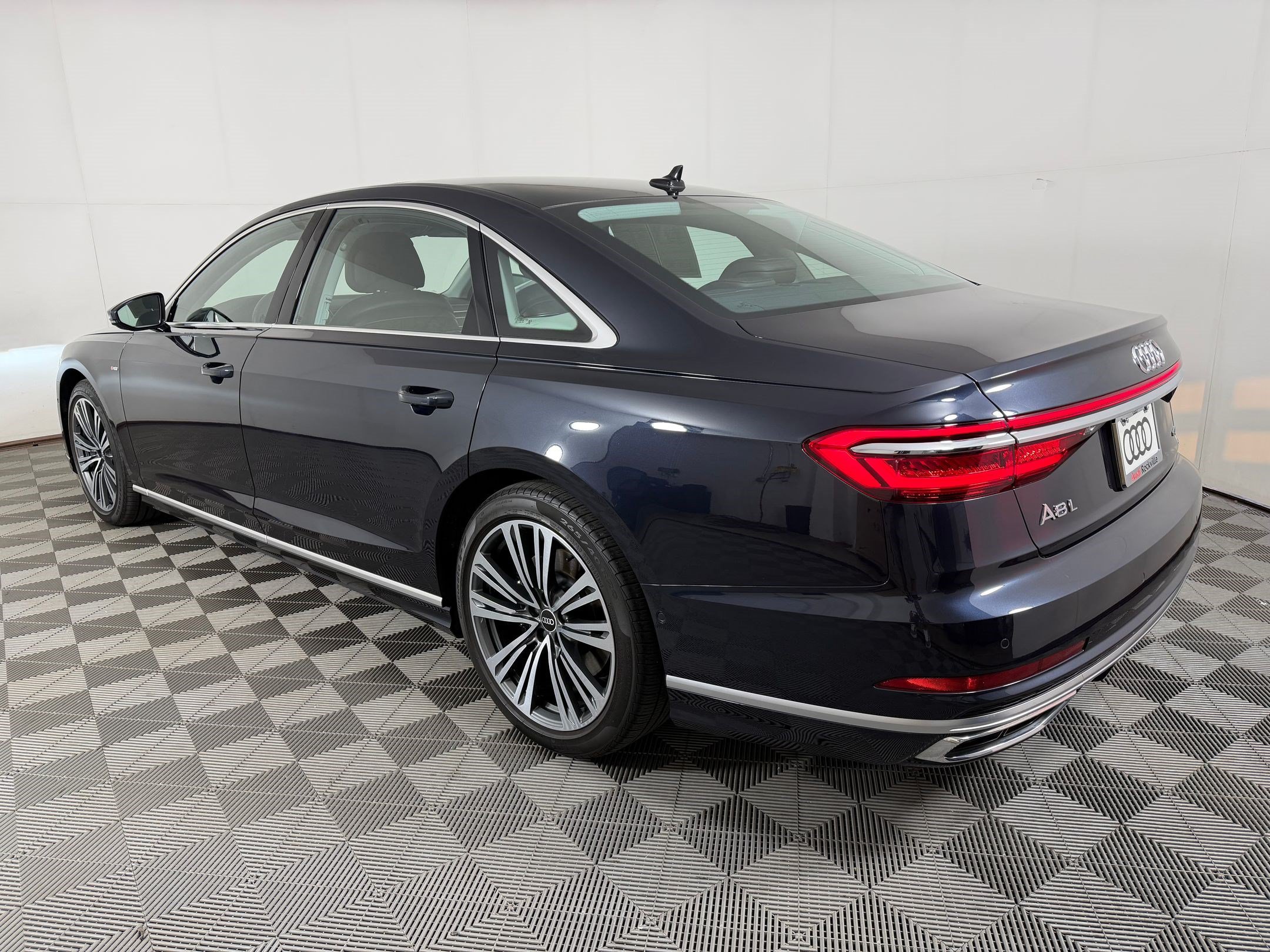 Used 2021 Audi A8 L 4.0T w/ Executive Plus Package AWD/4WD image 3