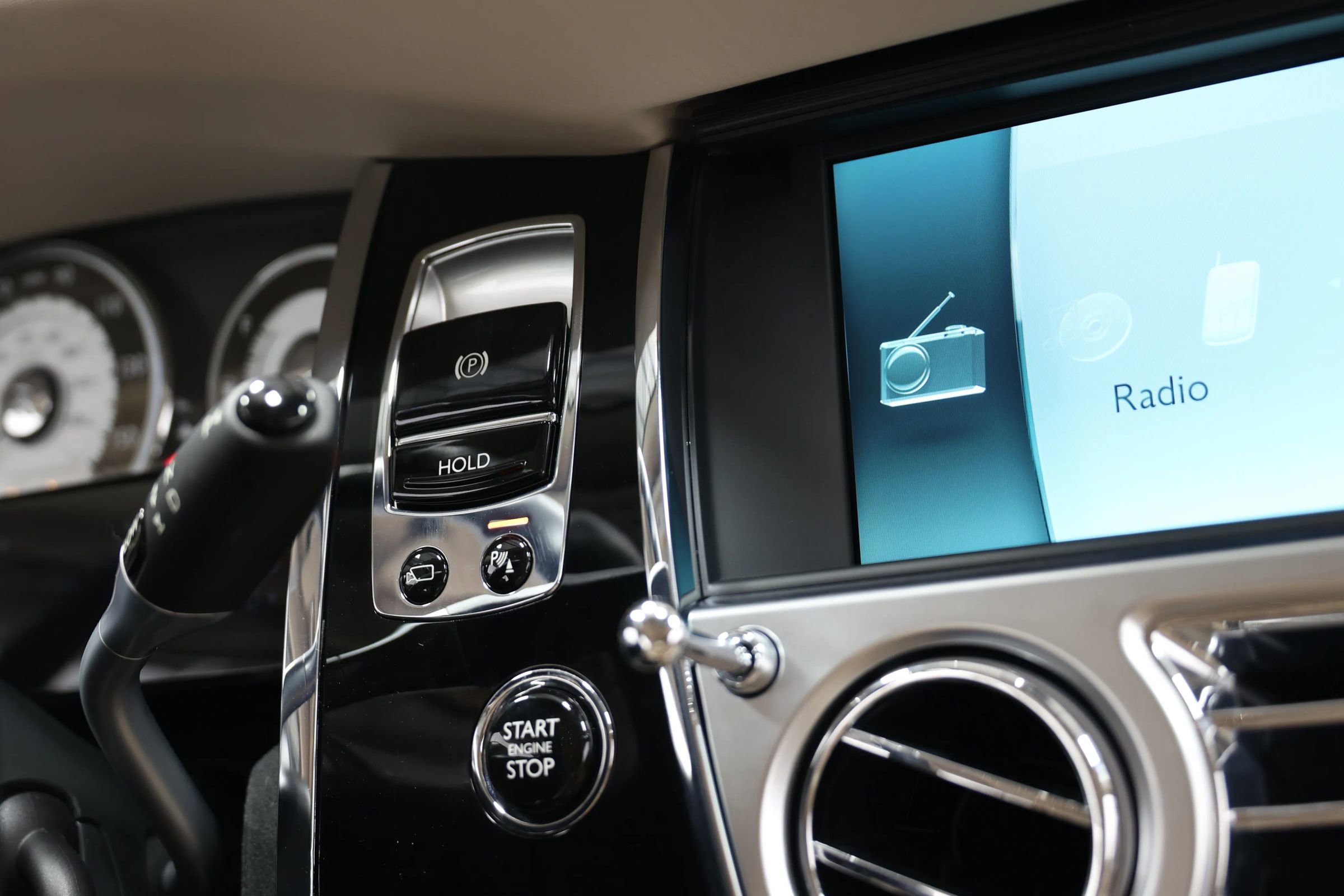 Used 2014 Rolls-Royce Wraith image 44