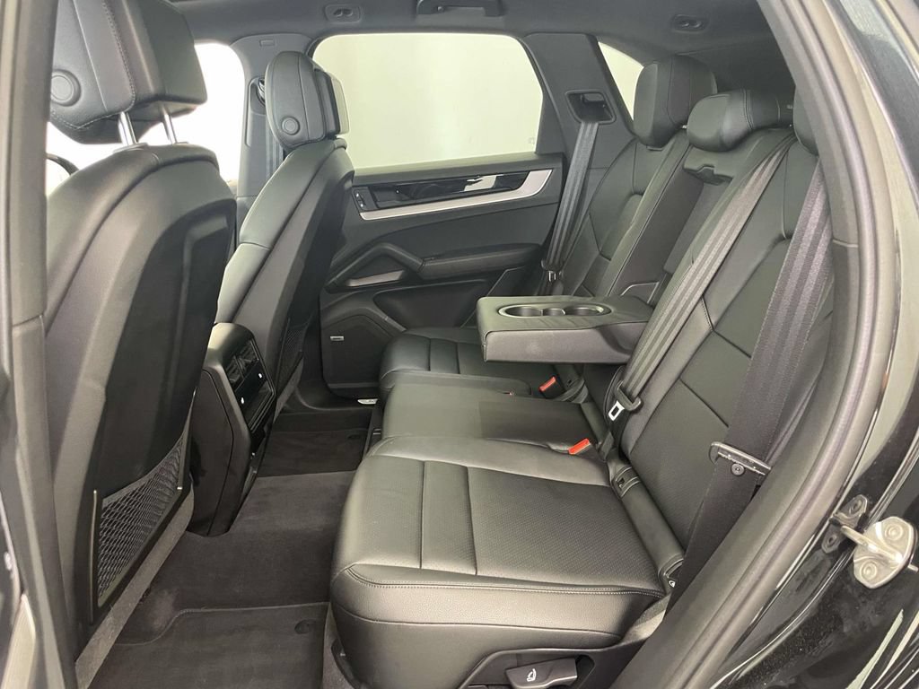 Certified 2025 Porsche Cayenne AWD/4WD image 19