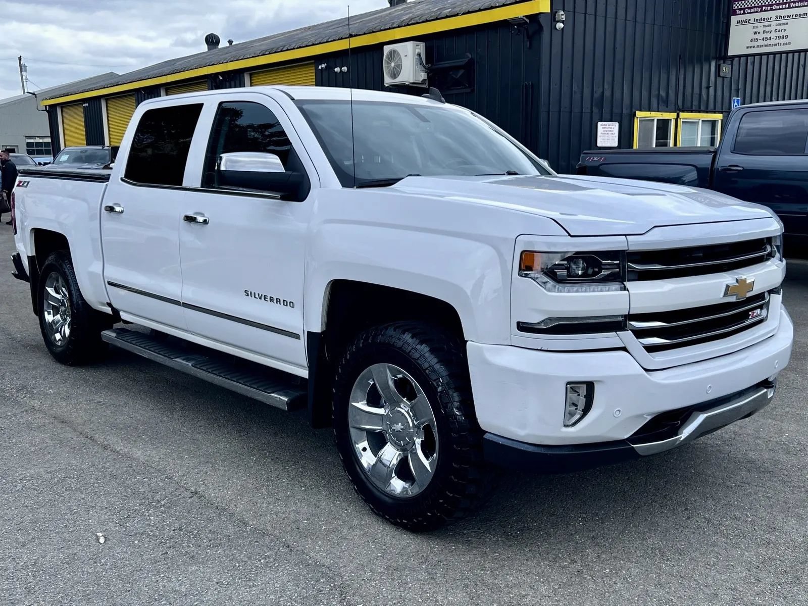 Used 2017 Chevrolet Silverado 1500 LTZ Z71 w/ LTZ Plus Package AWD/4WD image 4