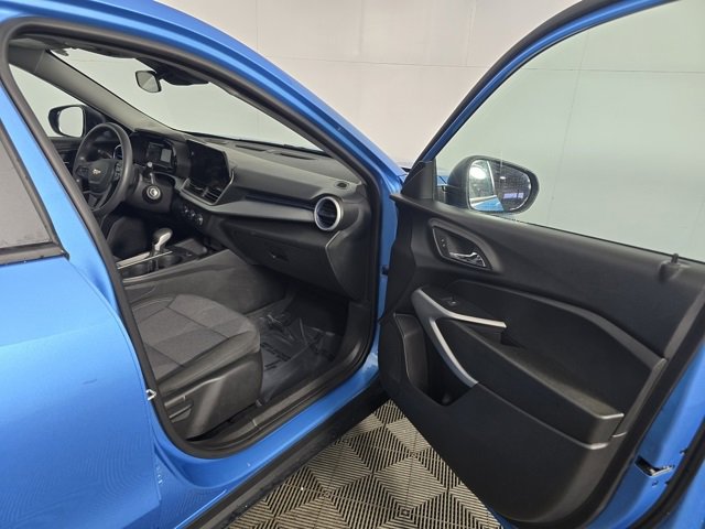 Used 2025 Chevrolet Trax LS image 15