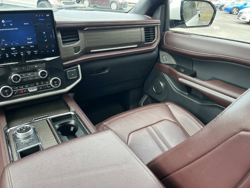 Used 2024 Ford Expedition Limited RWD image 16