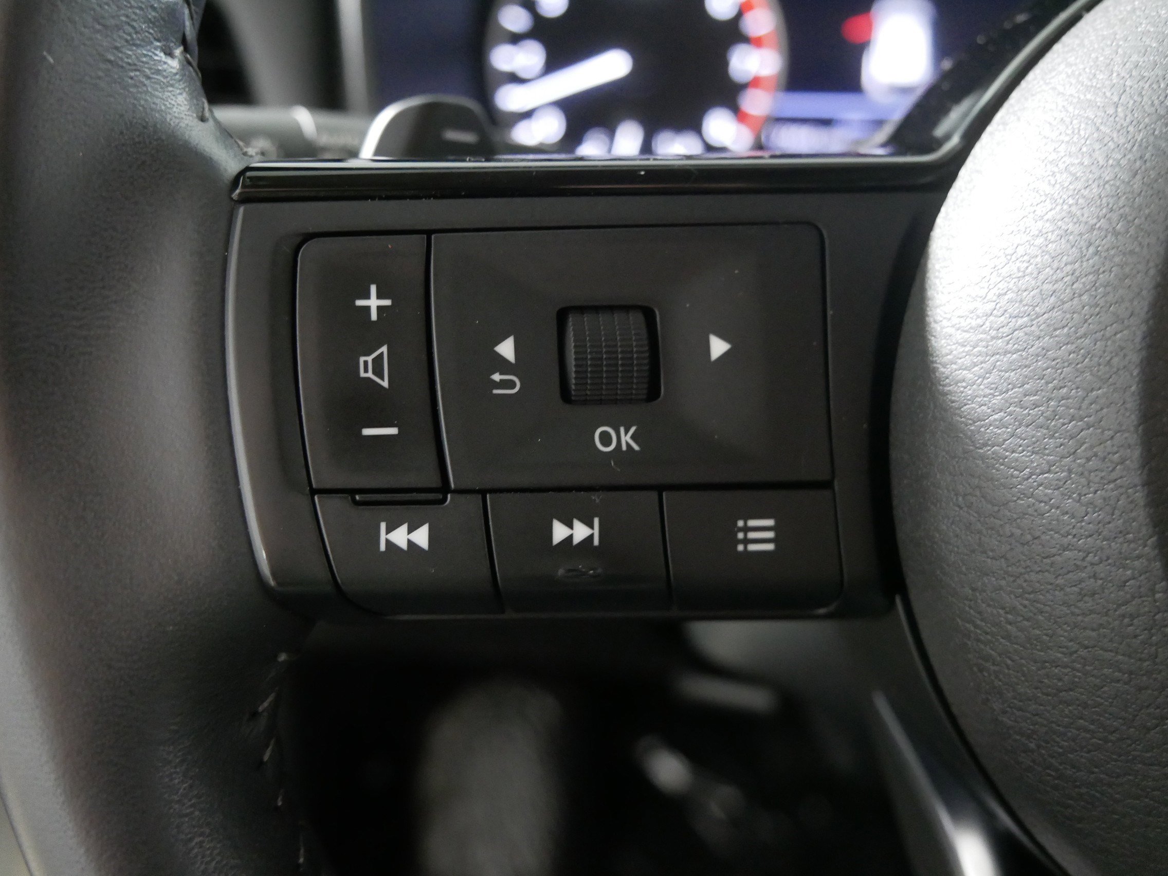 Used 2023 Nissan Rogue SL w/ SL Premium Package image 27