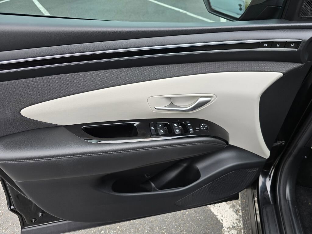 Used 2024 Hyundai Tucson Limited image 16