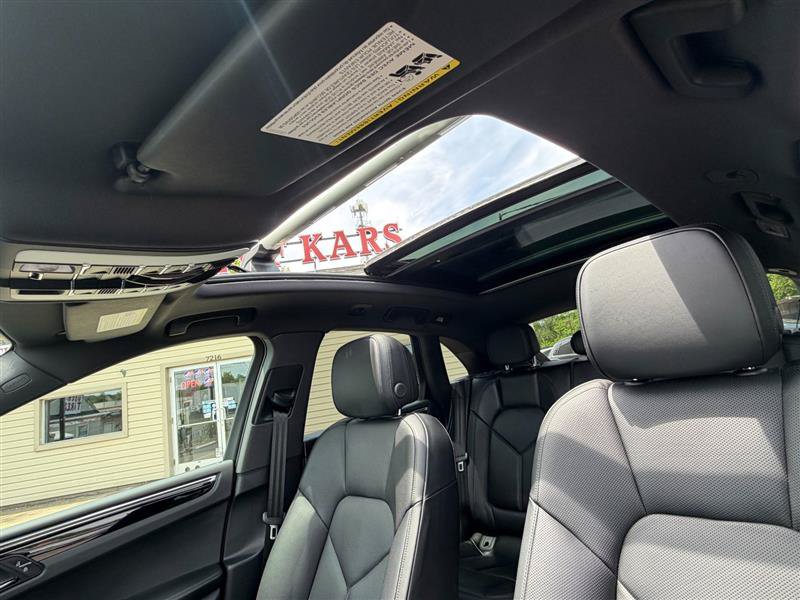 Used 2025 Porsche Macan Turbo AWD/4WD image 20