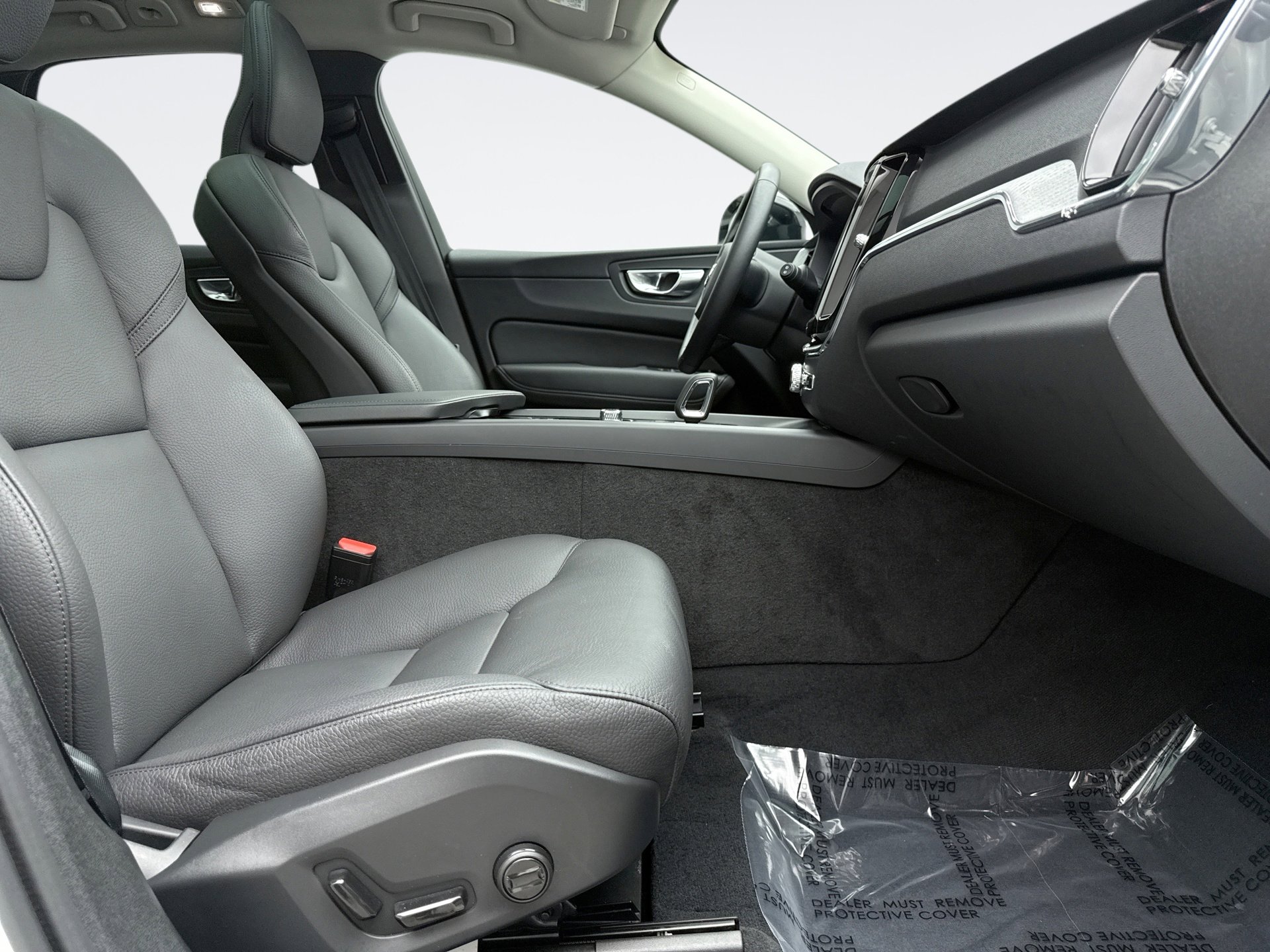 Used 2025 Volvo XC60 B5 Plus image 17