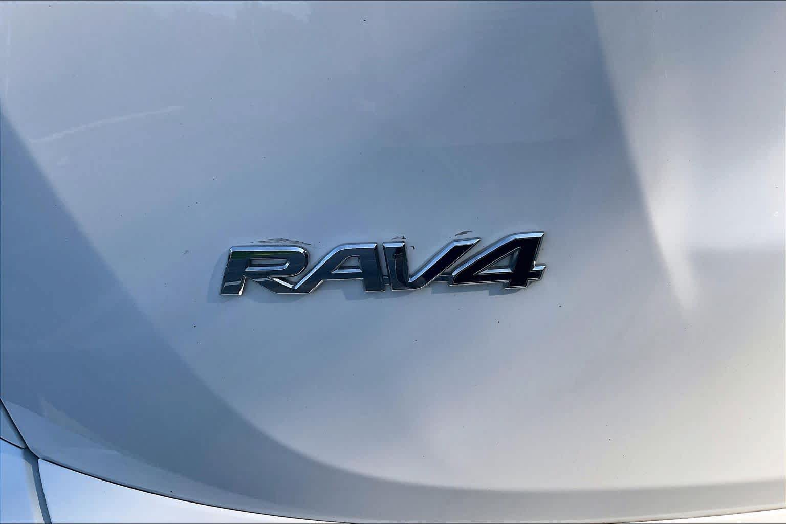 Used 2016 Toyota RAV4 XLE AWD/4WD image 9