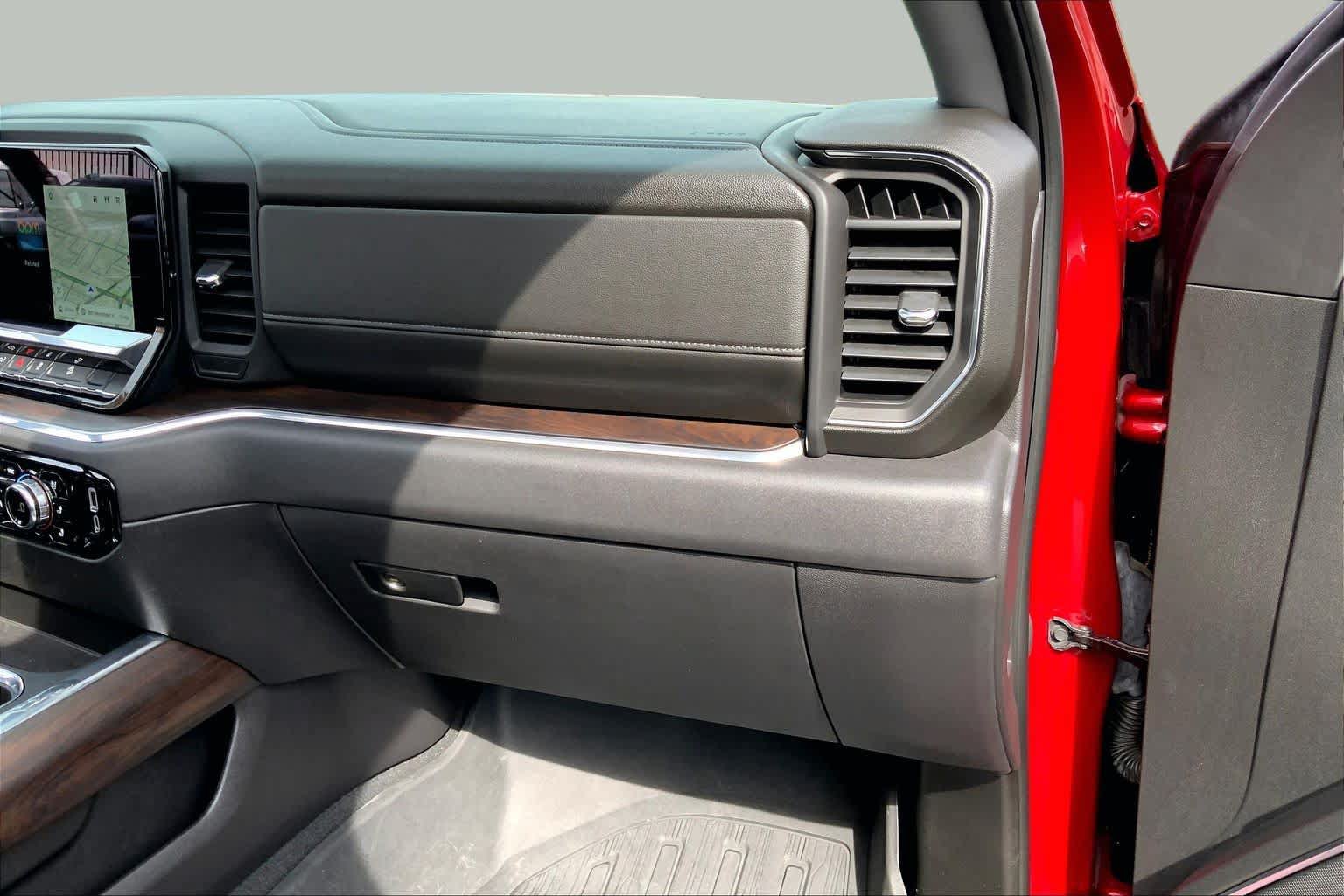 Used 2023 GMC Sierra 1500 SLT w/ SLT Premium Package AWD/4WD image 16