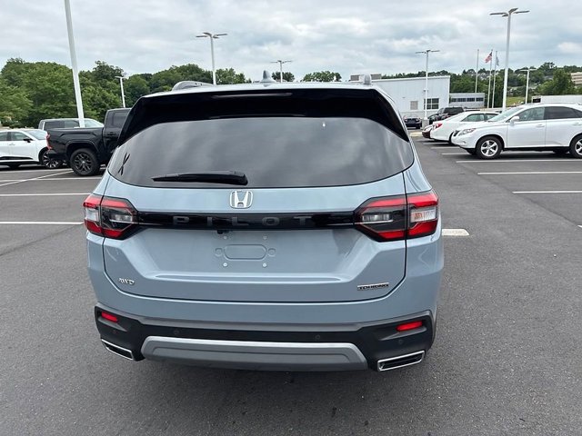 Used 2025 Honda Pilot Touring image 10